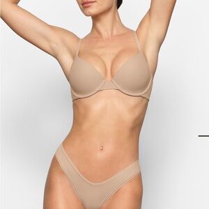 Skims Fits Everybody T-shirt Bra — Color Clay — New with Tags, never worn